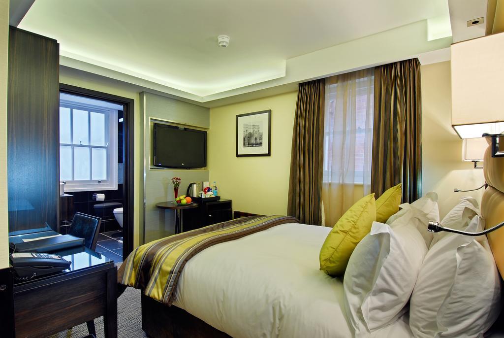 Park Grand Mayfair London Exterior photo A room at the hotel