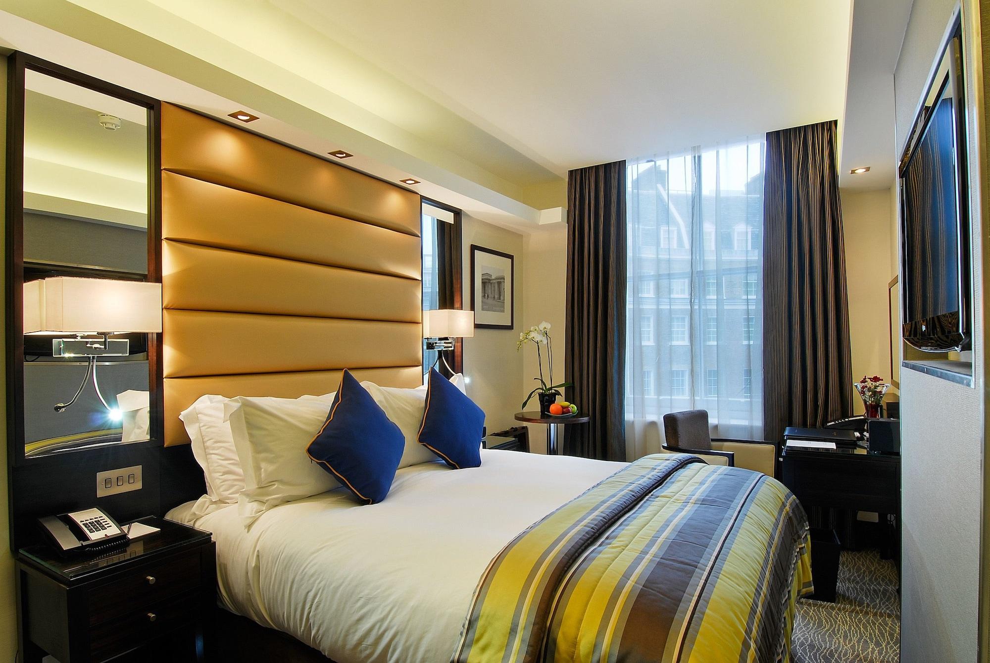 Park Grand Mayfair London Exterior photo A bedroom at the hotel