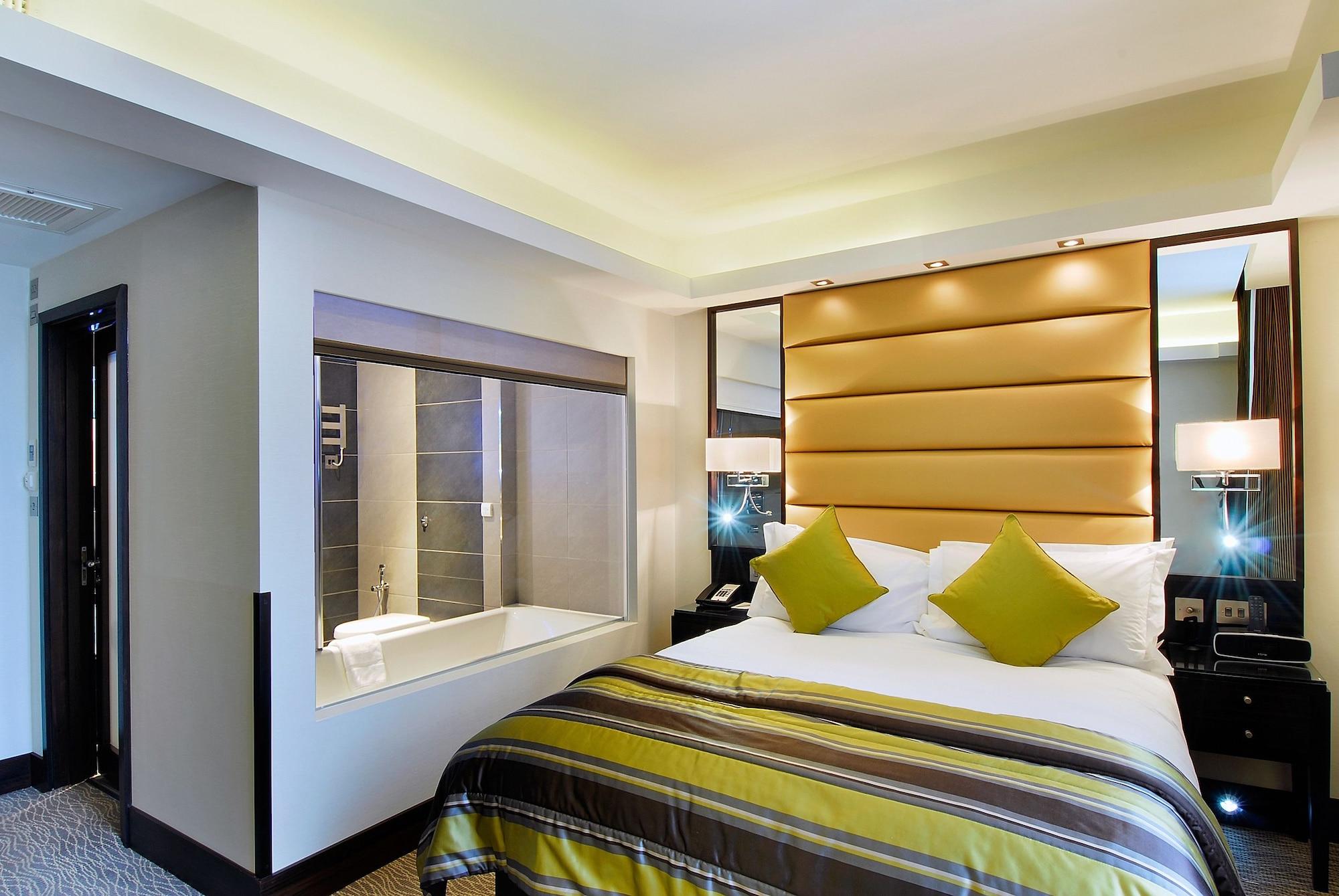 Park Grand Mayfair London Exterior photo A bedroom at the Hilton London Paddington