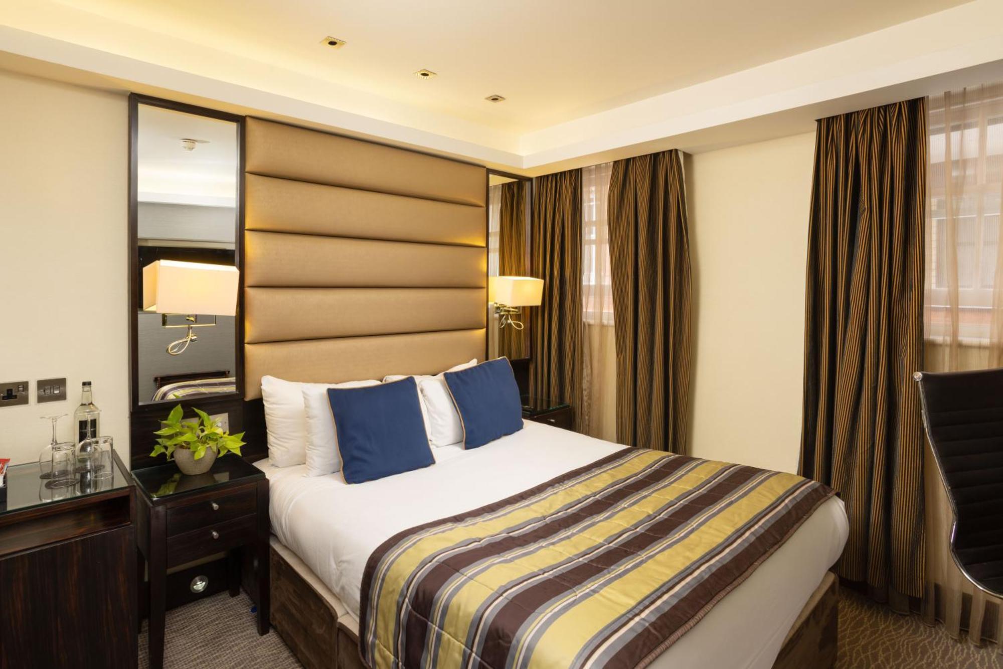 Park Grand Mayfair London Exterior photo A bedroom at the hotel