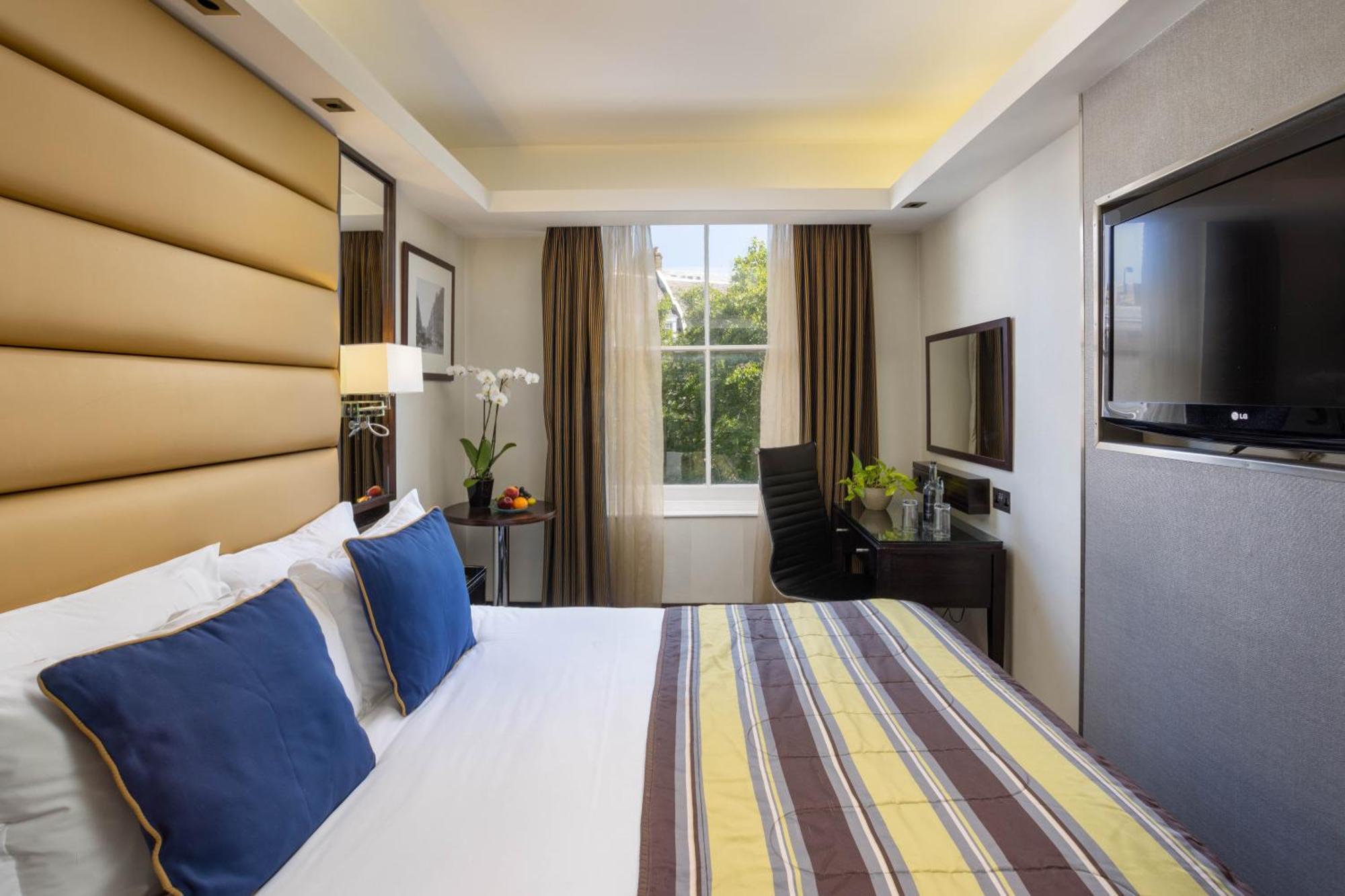 Park Grand Mayfair London Exterior photo A bedroom at the hotel