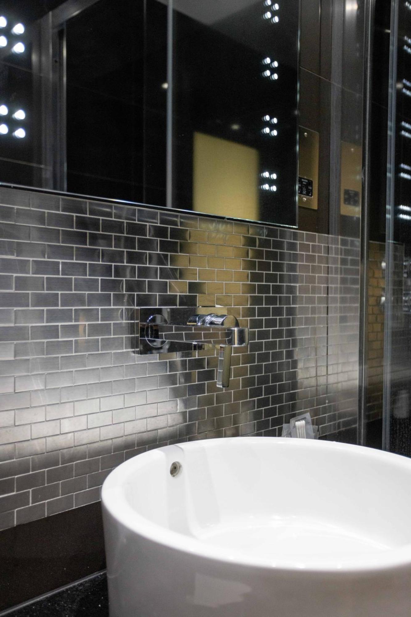 Park Grand Mayfair London Exterior photo Subway tiles in a shower