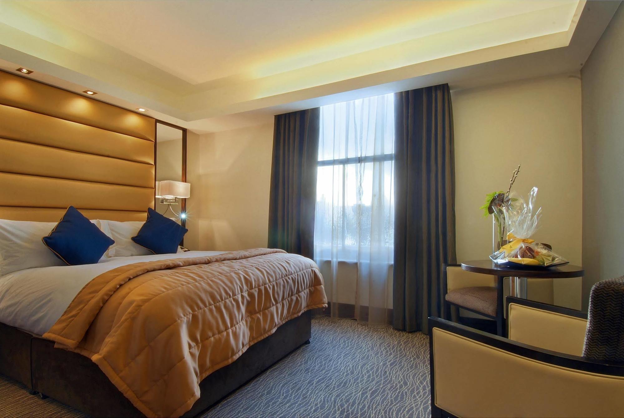 Park Grand Mayfair London Exterior photo A bedroom at the hotel