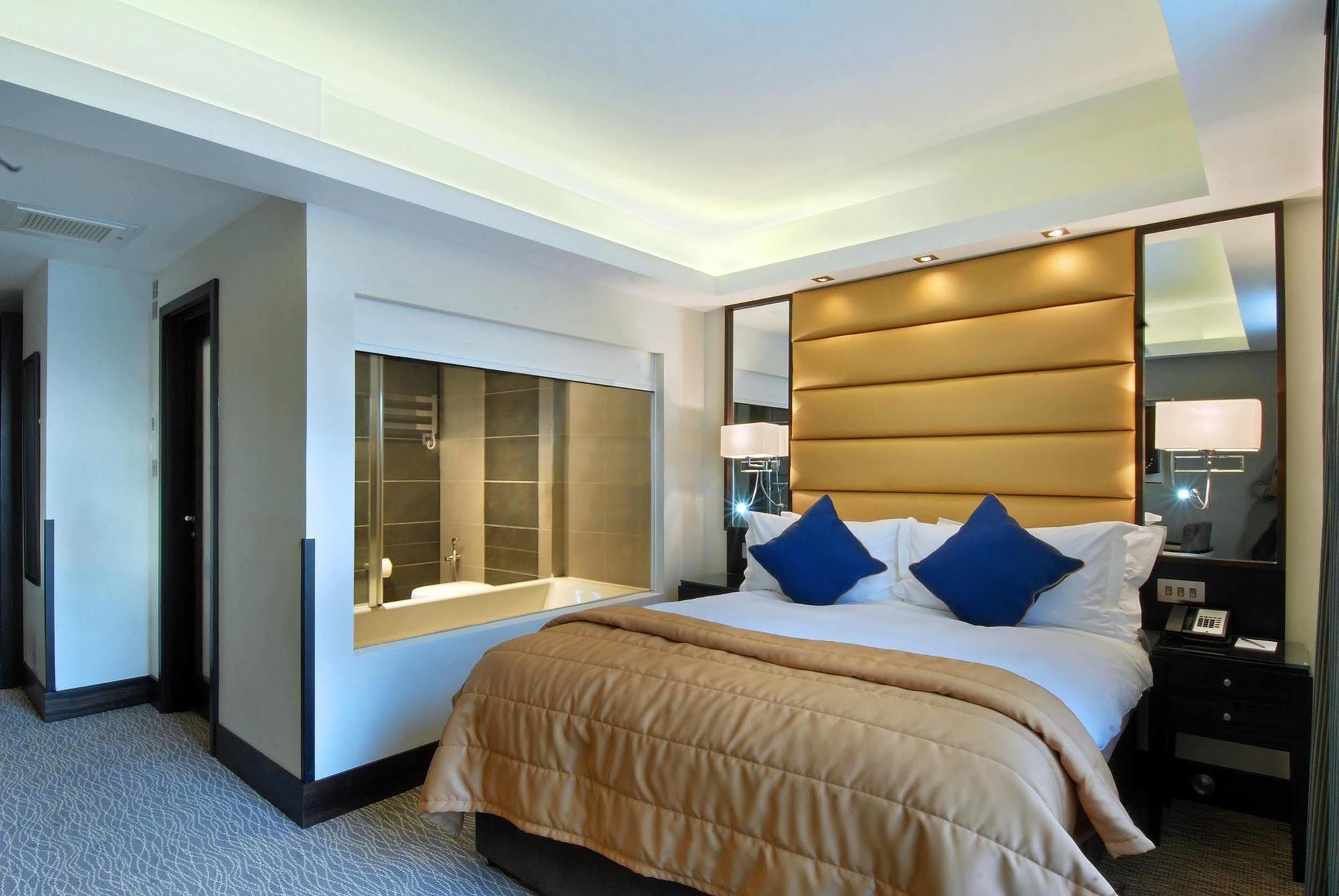 Park Grand Mayfair London Exterior photo A bedroom at the hotel