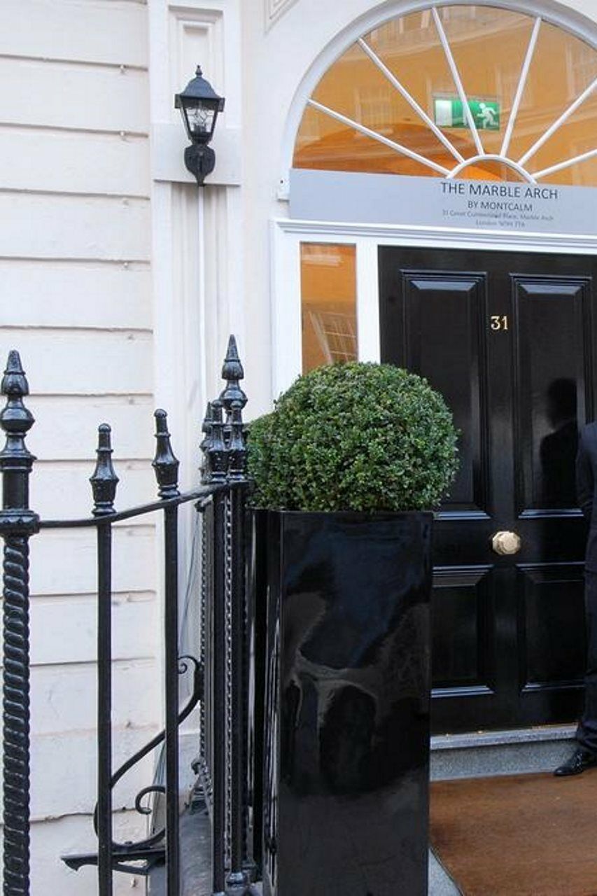Park Grand Mayfair London Exterior photo The door of 31 Savile Row, the home of the Beatles